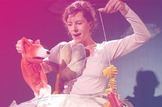 Marionettenspielerin bei der Aufführung von Schweinchen klein im Kulturfenster Heidelberg 